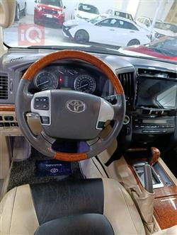 تۆیۆتا لاند کروزەر
